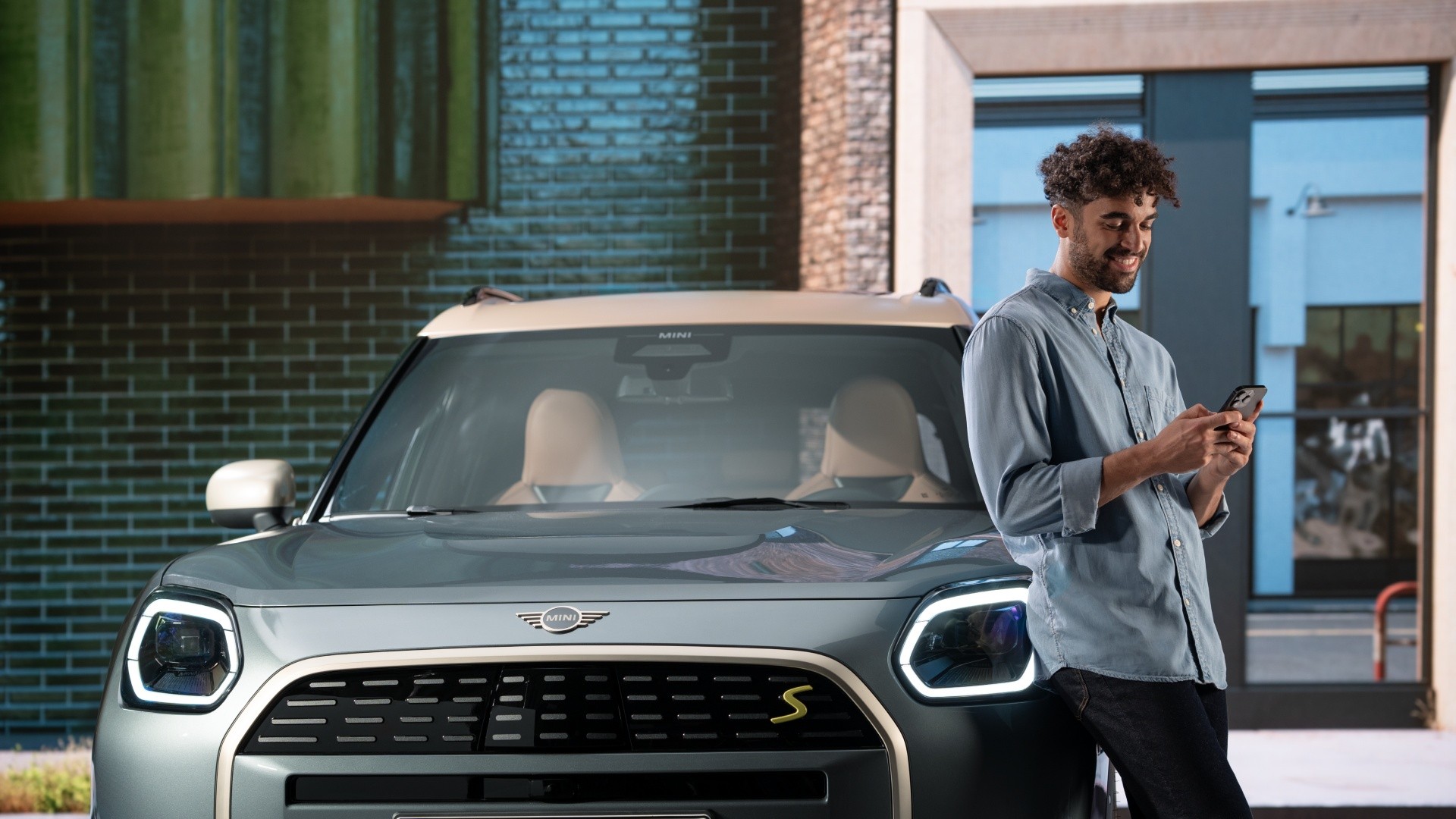 MINIデジタル・エクスペリエンス - リモート・ソフトウエア・アップグレード - connected store